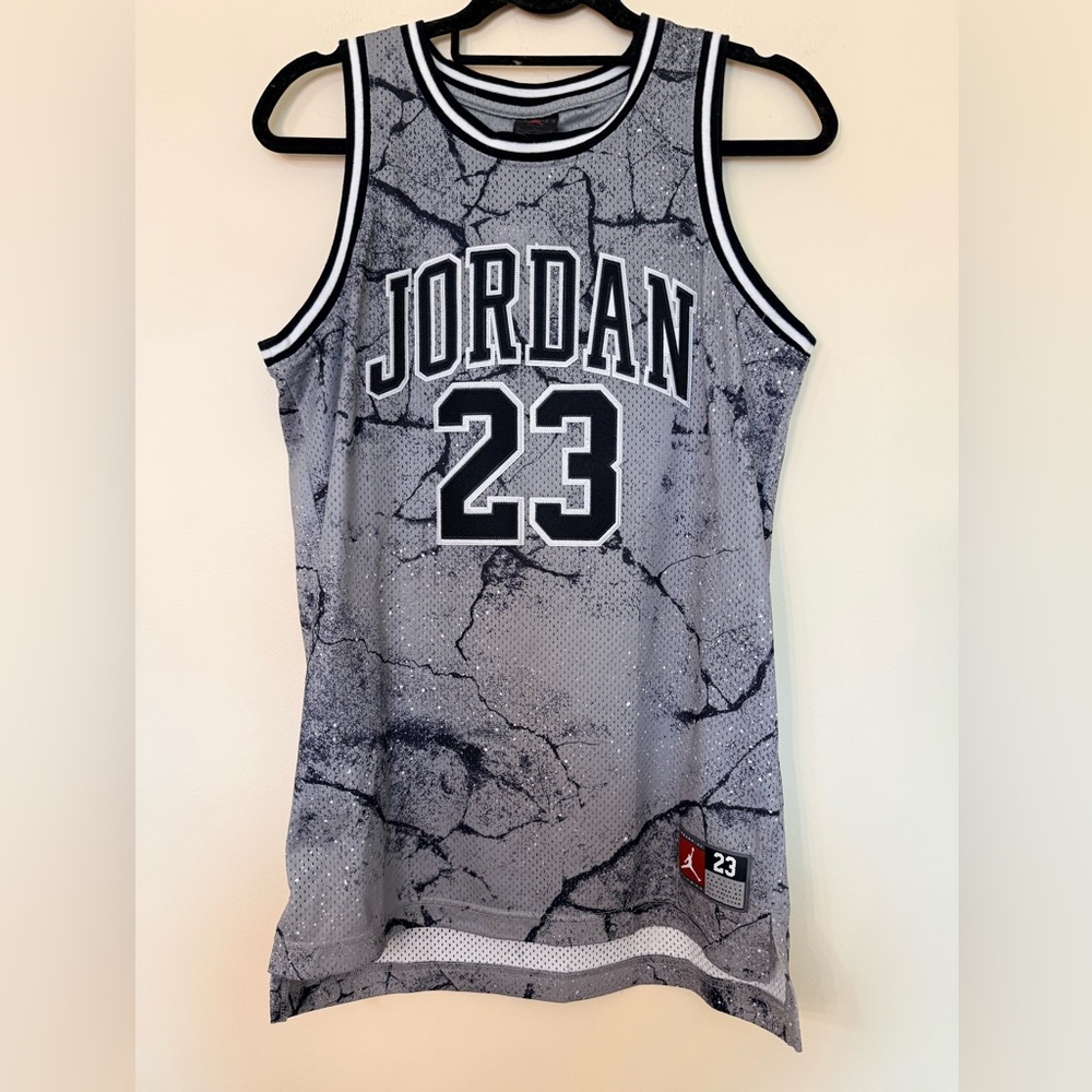 NWT Jordan Gray Marble Graphic Basketball Jersey with Black Trim